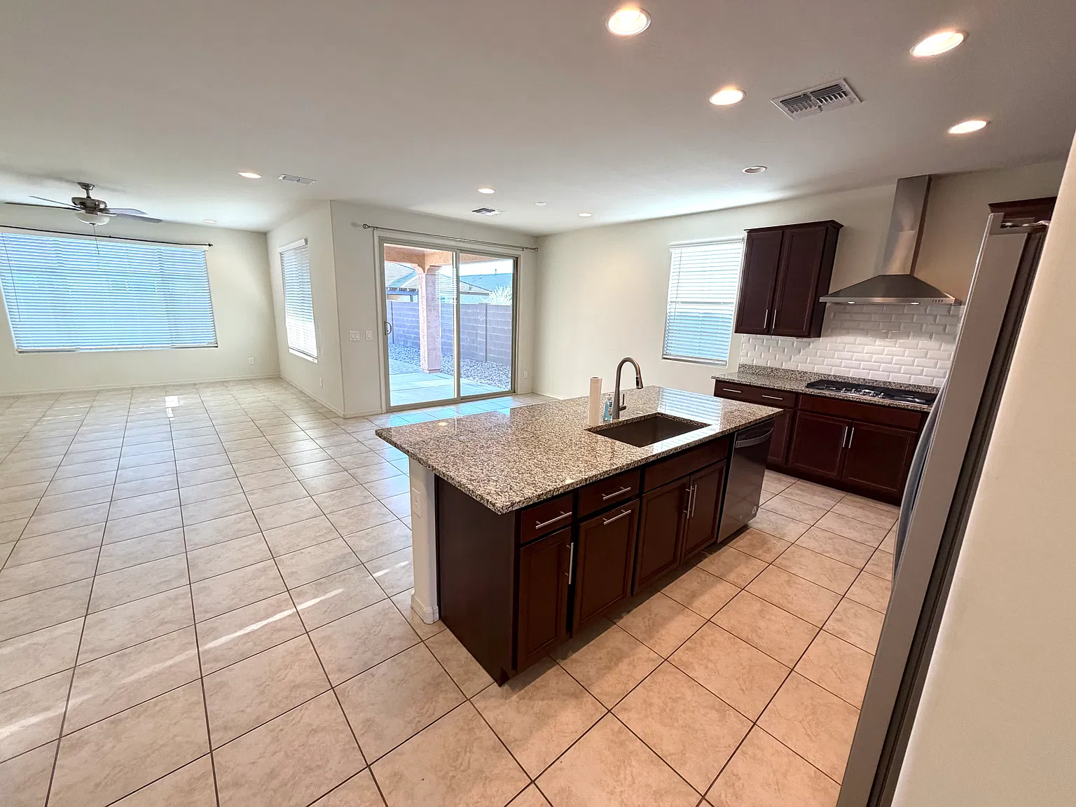 4 bed, 2306 sqft, $2,395 — Photo 4