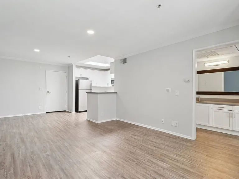 1223 Federal Ave — Photo 83