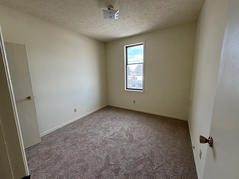 803 E Battell St #6 — Photo 2