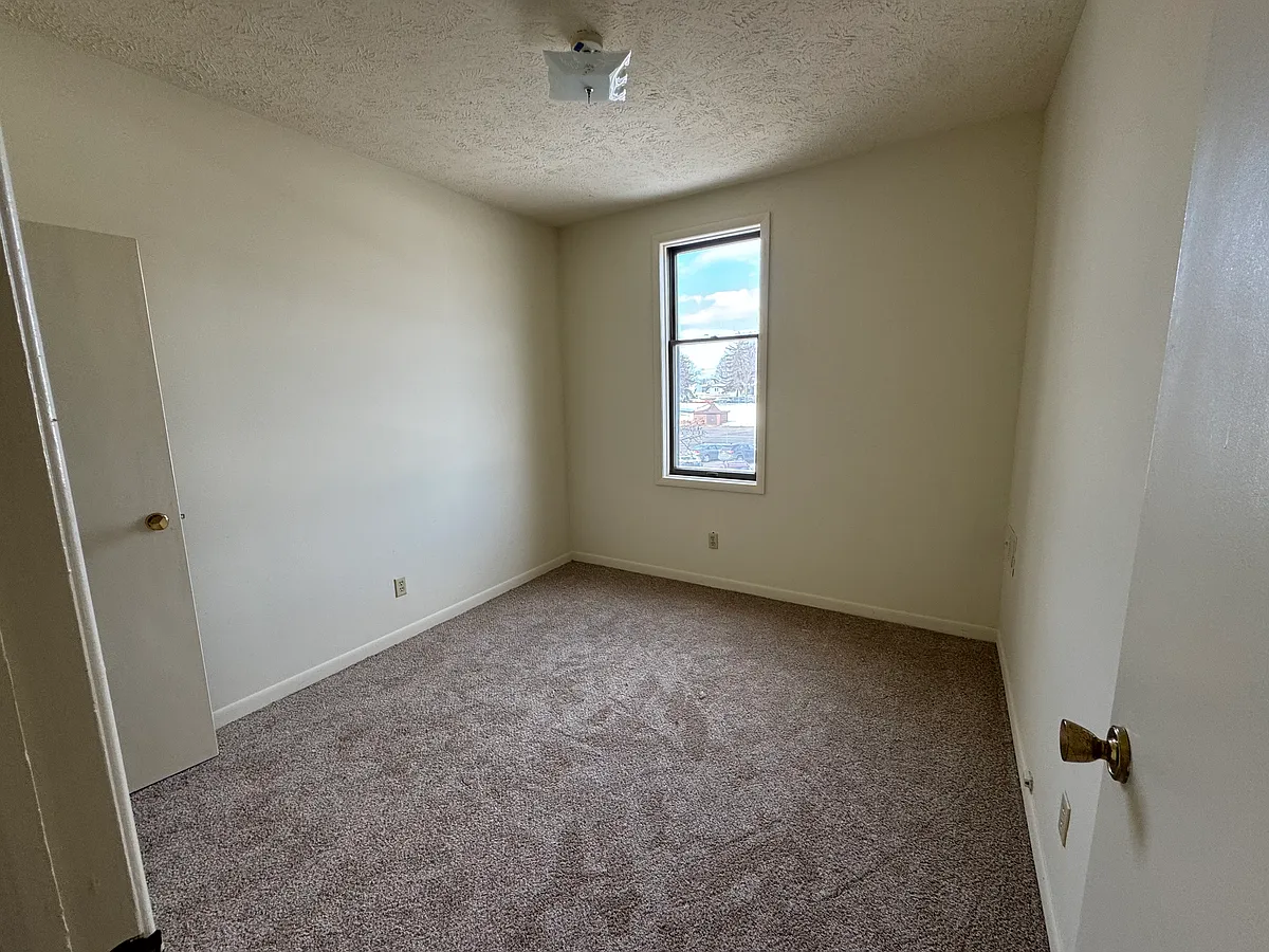 Building Photo - 803 E Battell St #6