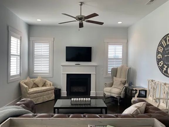 5th image of 1928 Springwood Dr