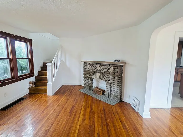 A charming 3-bedroom, 1-bathroom in Maple Heights — Photo 3