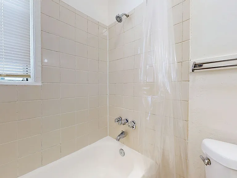 5452 Bancroft Ave — Photo 9