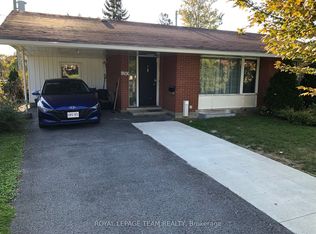 1180 Southwood Dr #B, Ottawa, ON K2C3C3