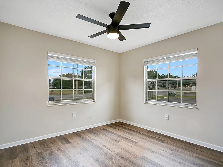 1223 Pamela St — Photo 11