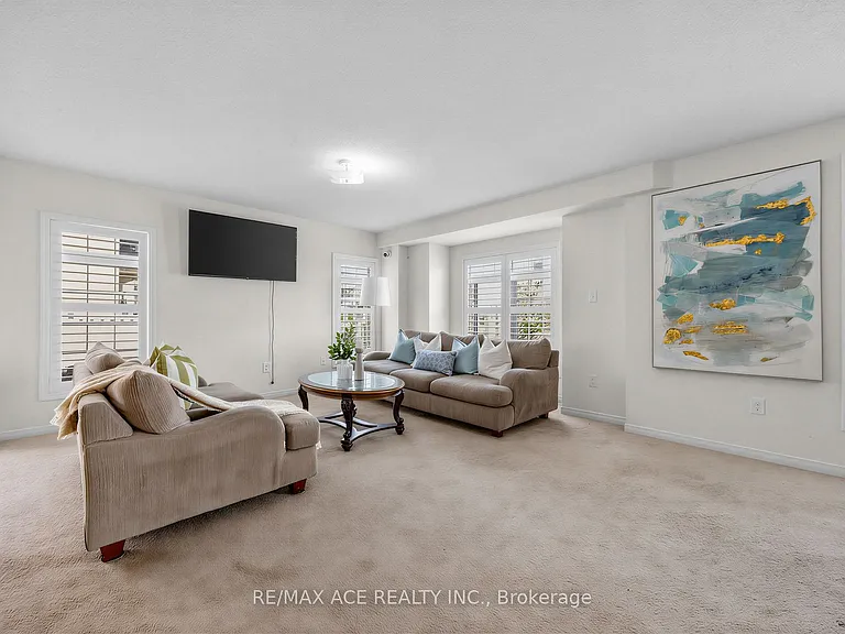 35 Turnerbury Ave — Photo 11