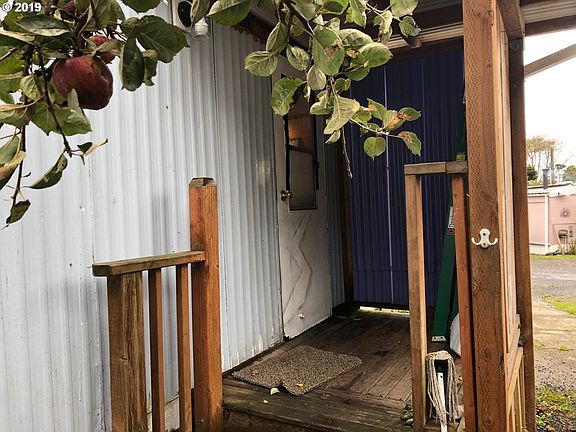 3rd image of 10 Breeze St Unit 3
