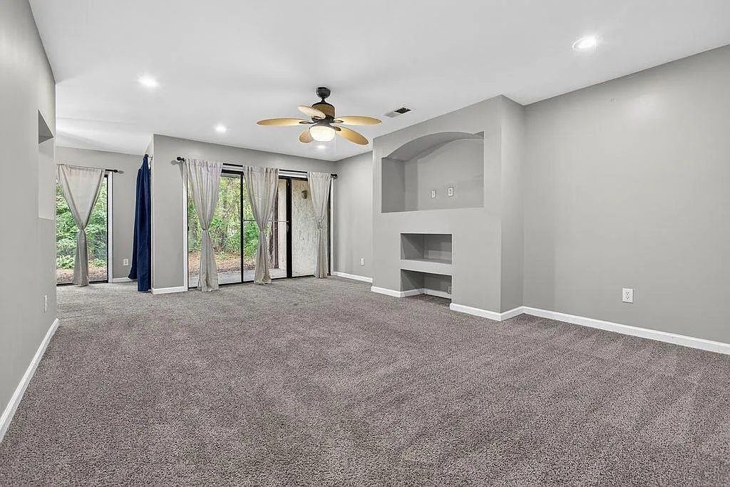 Building Photo - 3575 Oakvale Rd #102