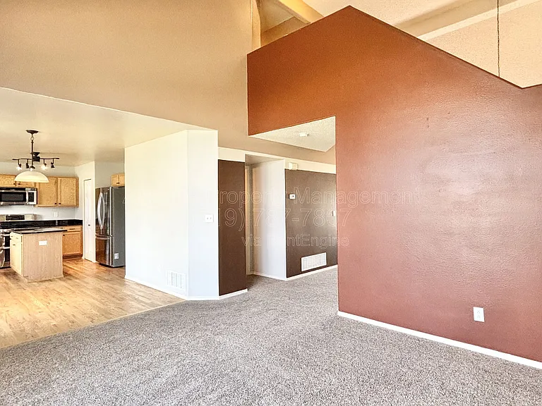 212 Oxbow Dr — Photo 3