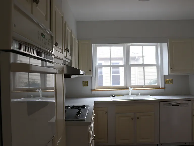 221 Green Ave #LWR — Photo 7