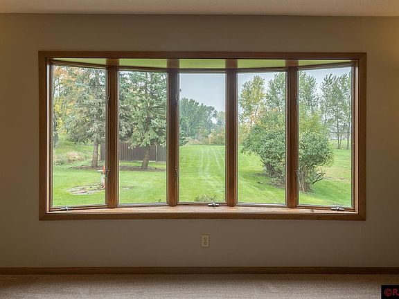 4th image of 270 E Watonwan St
