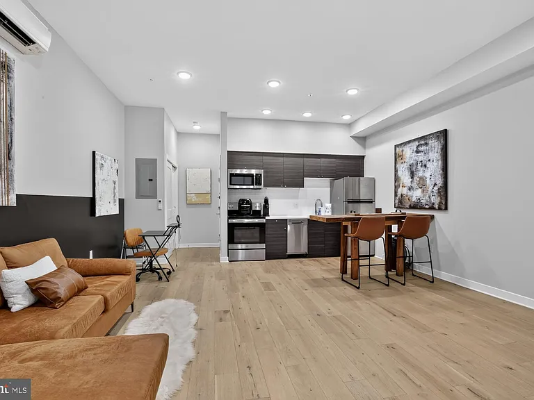 257 N 3rd St #3 — Photo 4