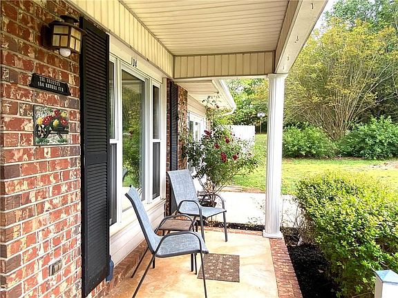 2nd image of 104 Rhodes Cir
