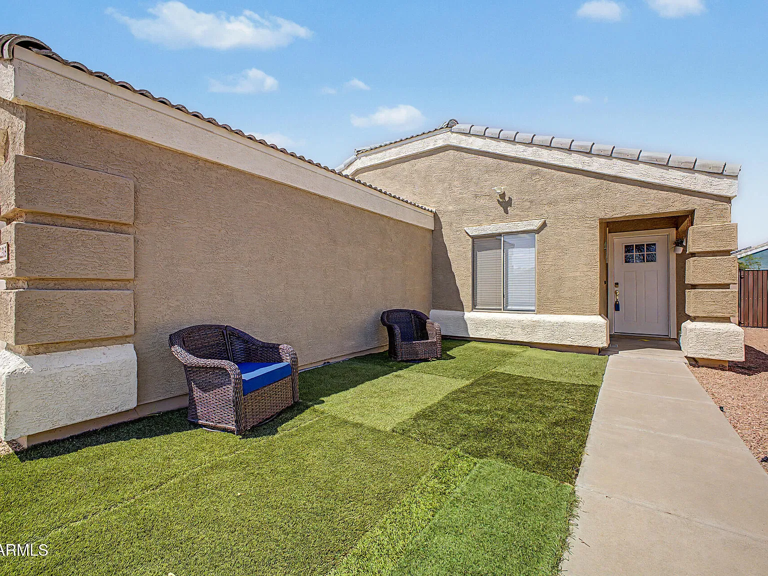 3 bed, 2.0 bath, 1106 sqft, $2,400 — Photo 3