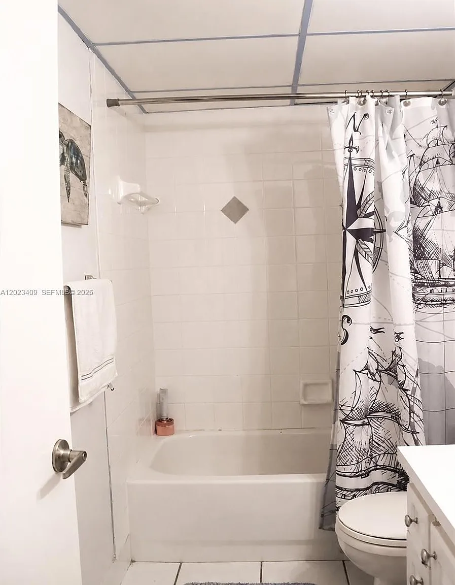 Palm Village Club Condo — Photo 4