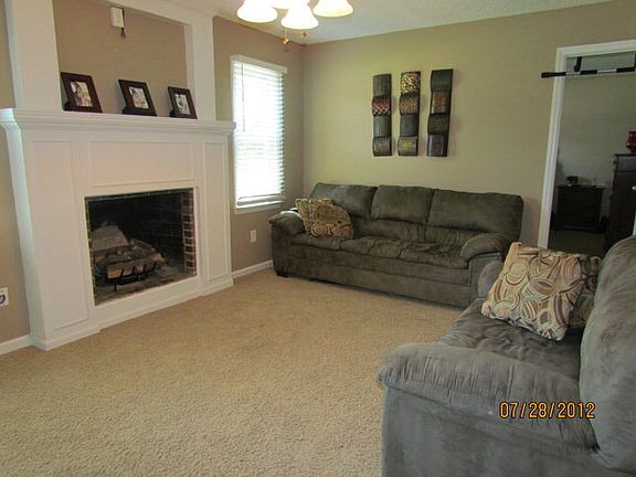 4th image of 130 Colony Dr