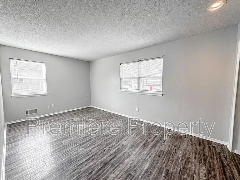 219 N Oak Dr #A — Photo 11