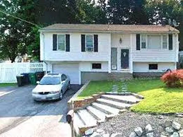 22 Okinawa Ave, Warwick, RI 02889