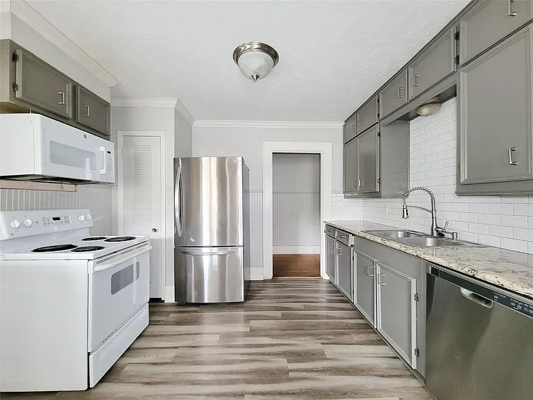 508 W Lang St — Photo 9