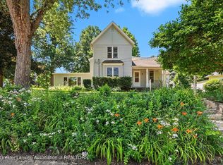 616 S Clinton St, Stockbridge, MI 49285