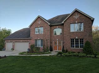 685 Castlewood Dr, Elgin, IL 60120