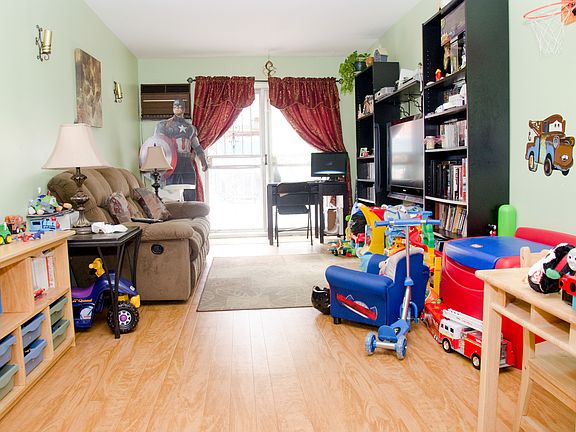 3rd image of 2572 Cropsey Ave