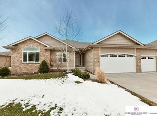 7625 Legacy St, Papillion, NE 68046