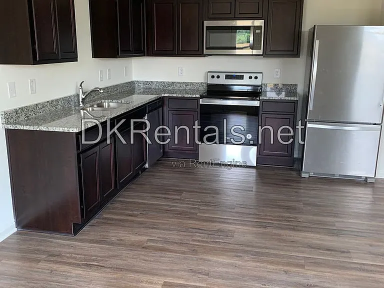 242 Grand Central Way — Photo 6
