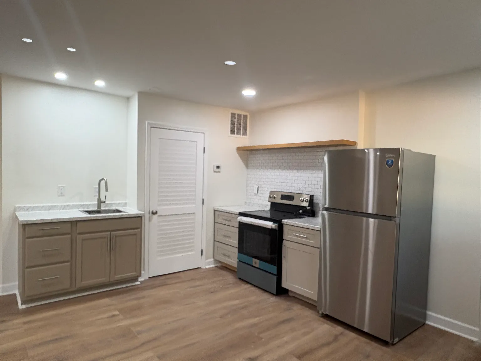 Alexandra Oak Ct, Suwanee — Photo 3