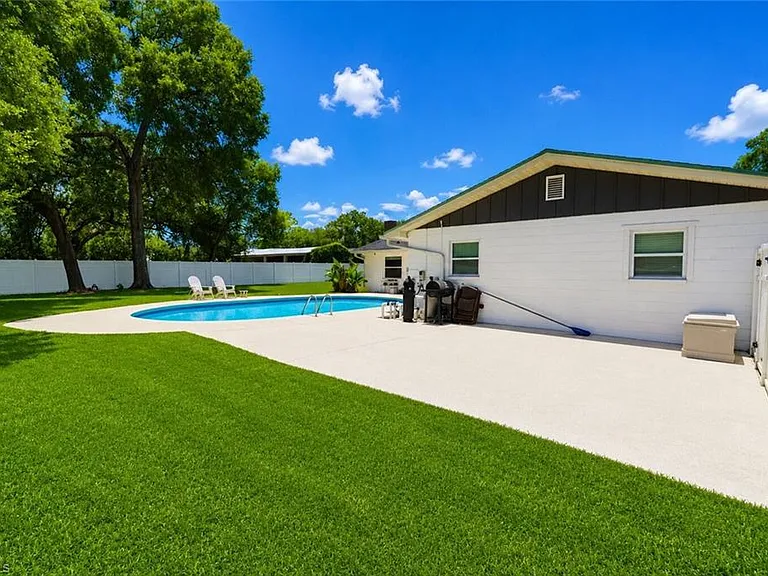 655 SW Pointview Rd — Photo 41