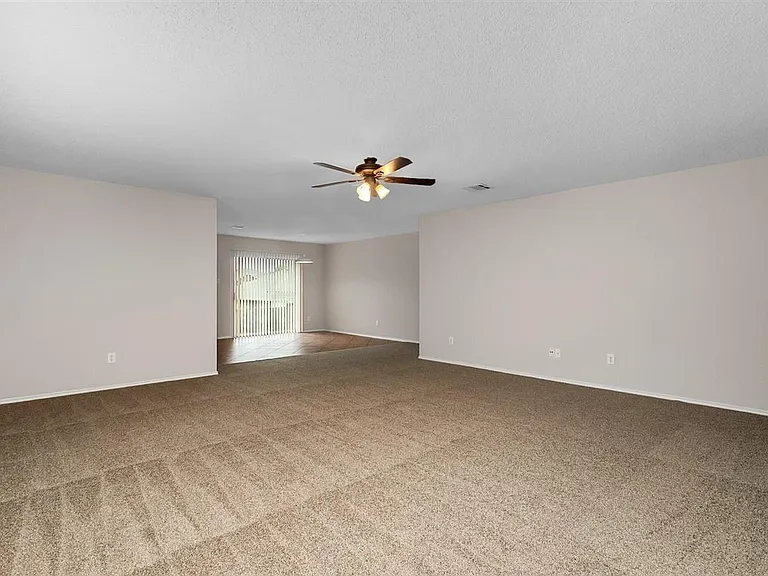 2152 Laughlin Rd — Photo 15