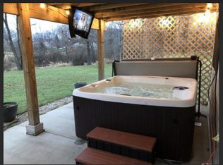 404 Woodland Dr, Burnsville, MN 55337