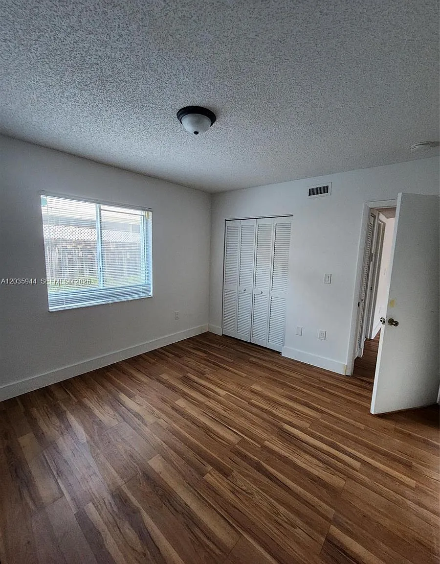Silver Gardens Condo — Photo 4