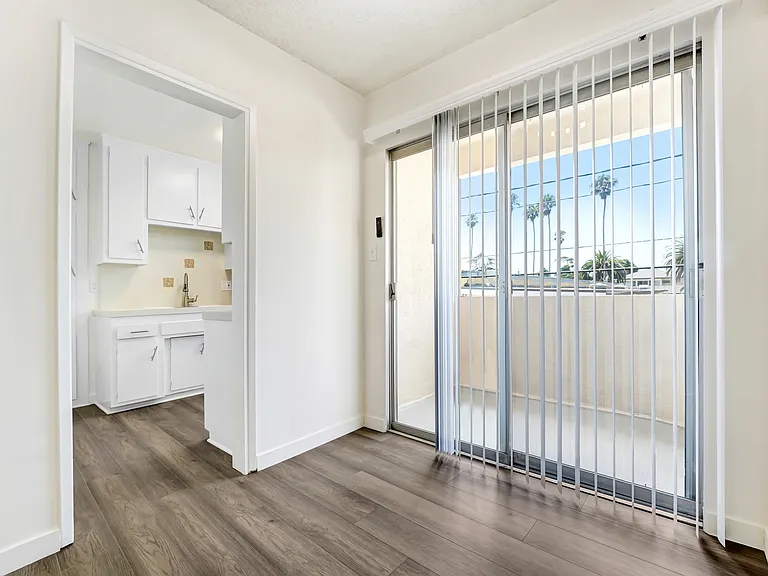 1044 Euclid St #11 — Photo 3