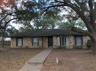 2106 Cherry St, Waller, TX 77484