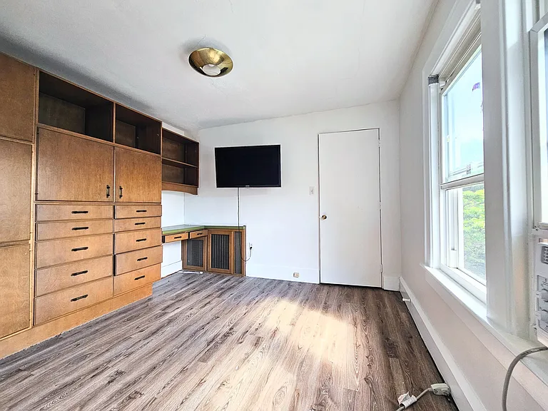 571 Charles Ave #2 — Photo 26