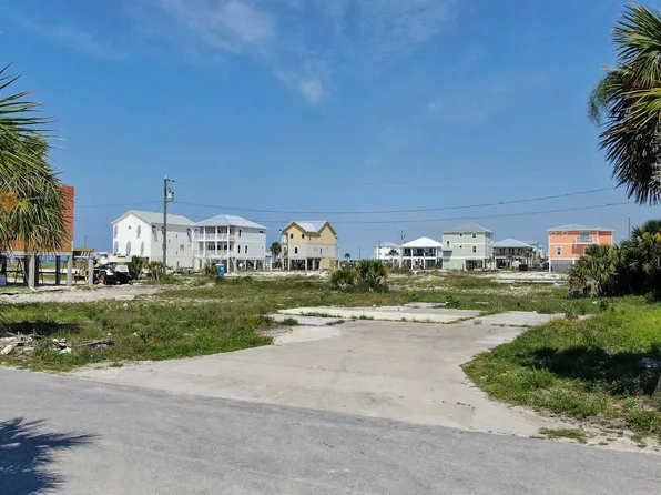 108 S 32nd St, Mexico Beach, FL 32456