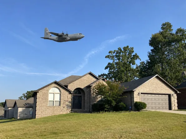 2012 Airborn Dr, Jacksonville, AR 72076
