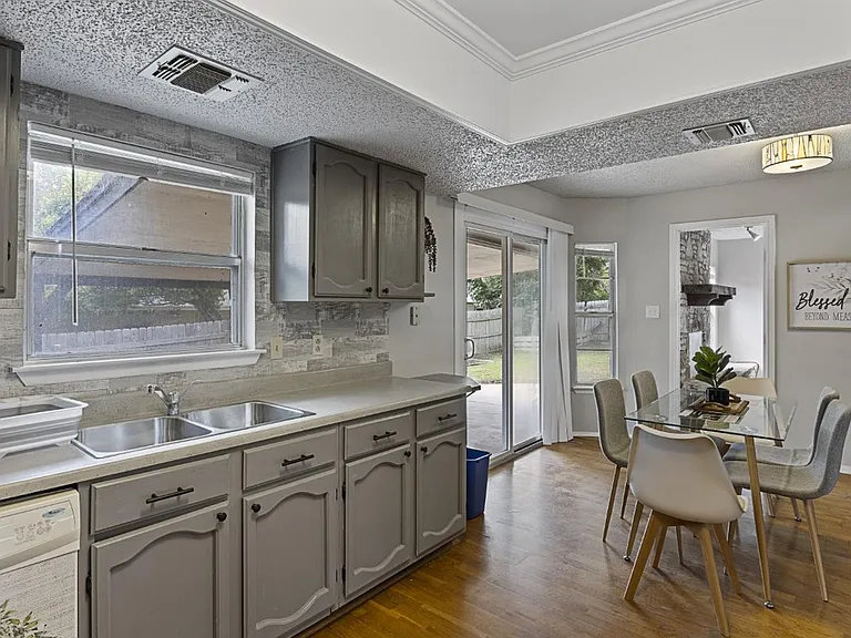 1022 Baden — Photo 16