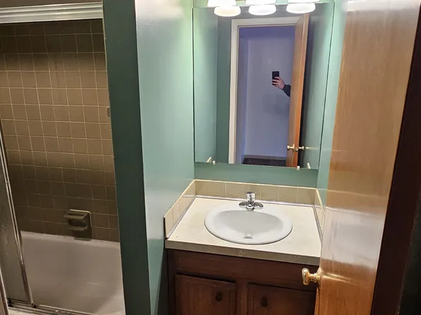 158 N Portage Path APT 3, Akron, OH 44303