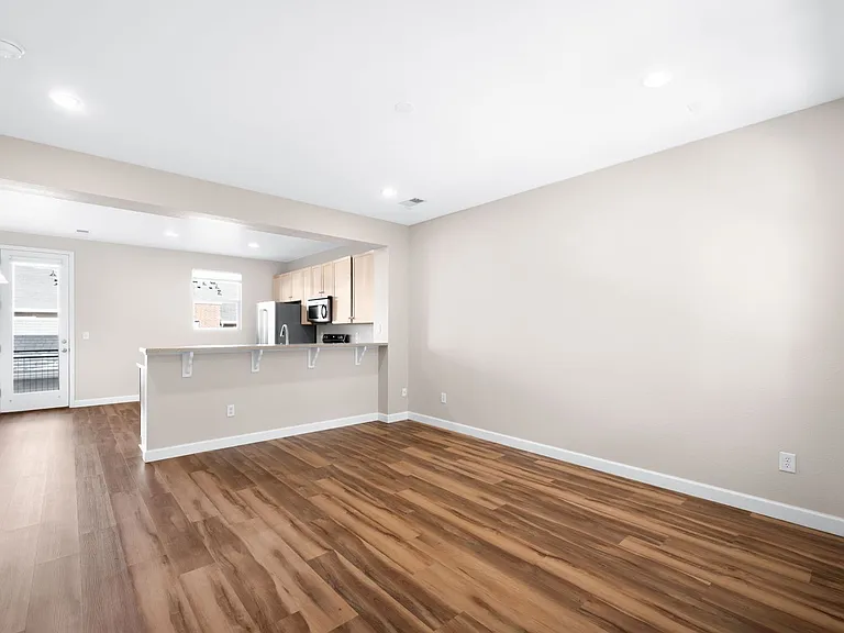 13543 E Longview Ave — Photo 6