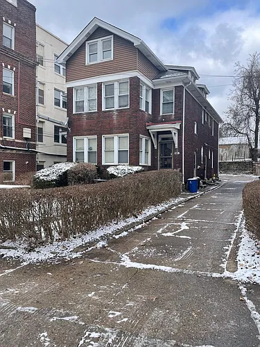 5567 Hobart St Photo 1