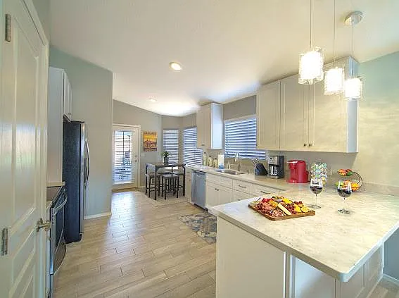 5560 W Dove Of Peace Dr — Photo 2