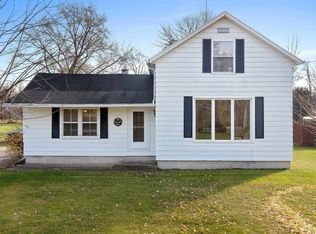 1319 Riverside Dr, Suamico, WI 54173