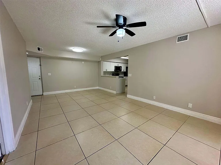 5701 Riverside Dr #205B6 — Photo 8