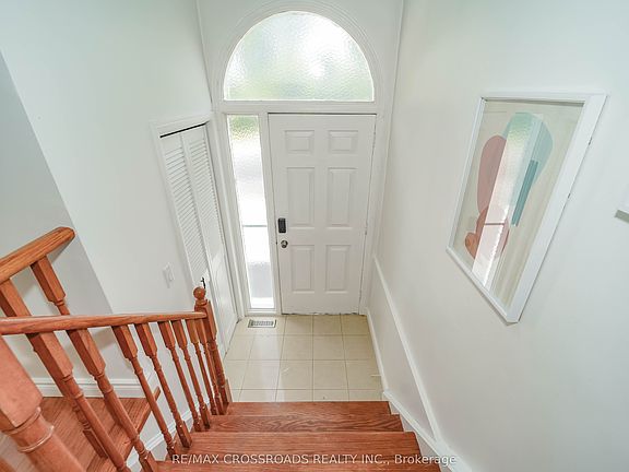 4th image of 8 Topaz Gate