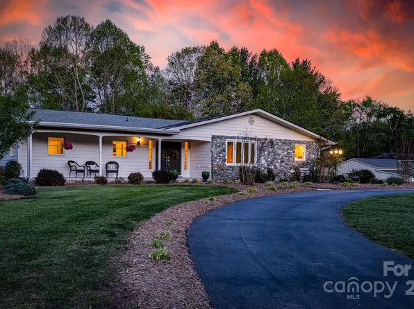 1239 Bear Creek Rd, Leicester, NC 28748