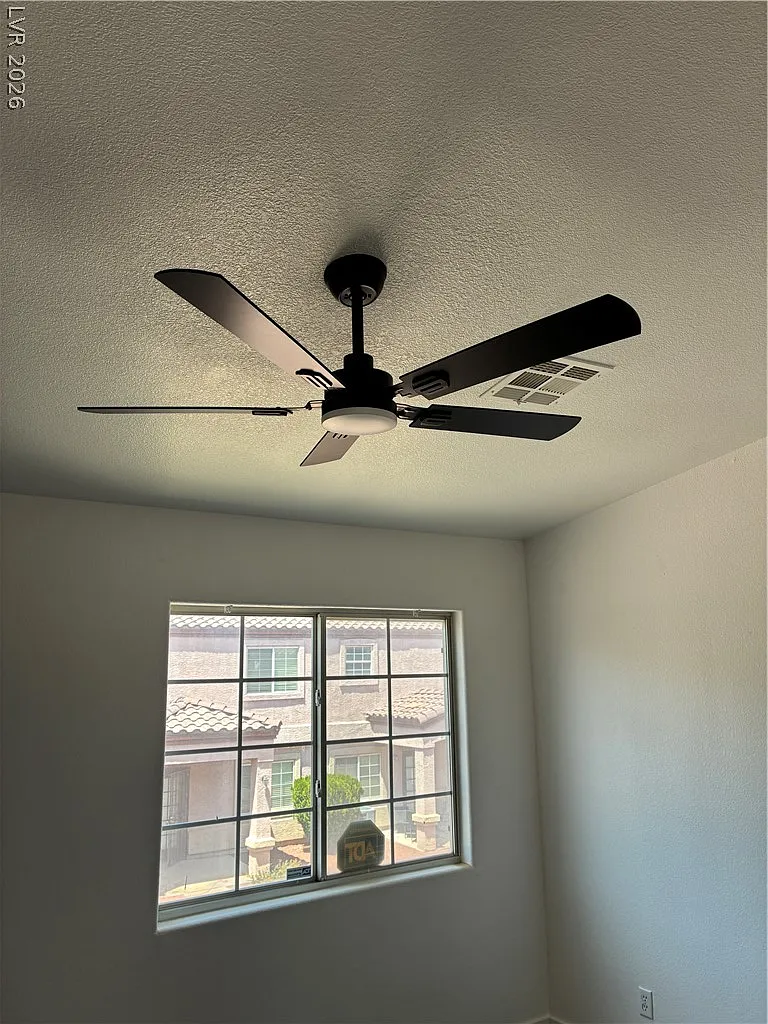 3 bed, 2.5 bath, 1173 sqft, $1,860 — Photo 4