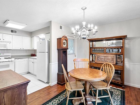 5th image of 418 Colony Woods Dr #A