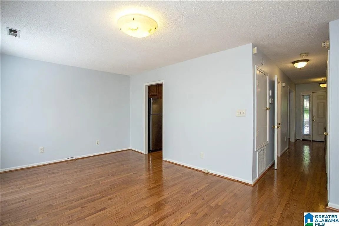 2 bed, 2.5 bath, 1320 sqft, $1,800 — Photo 3